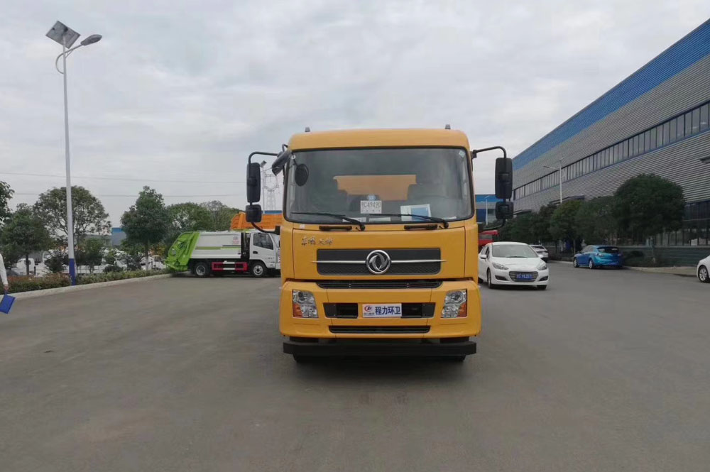 東風(fēng)天錦國(guó)六清洗吸污車圖片4